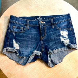 Hollister Low Rise Short Shorts Size 5